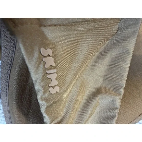 SKIMS Wireless Lightly Lined Bra T-Shirt Nude Beige Neutral - Picture 4 of 4